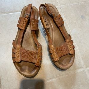 Miz Mooz Bonita sling-black sandal. Tan, size 7.5.
